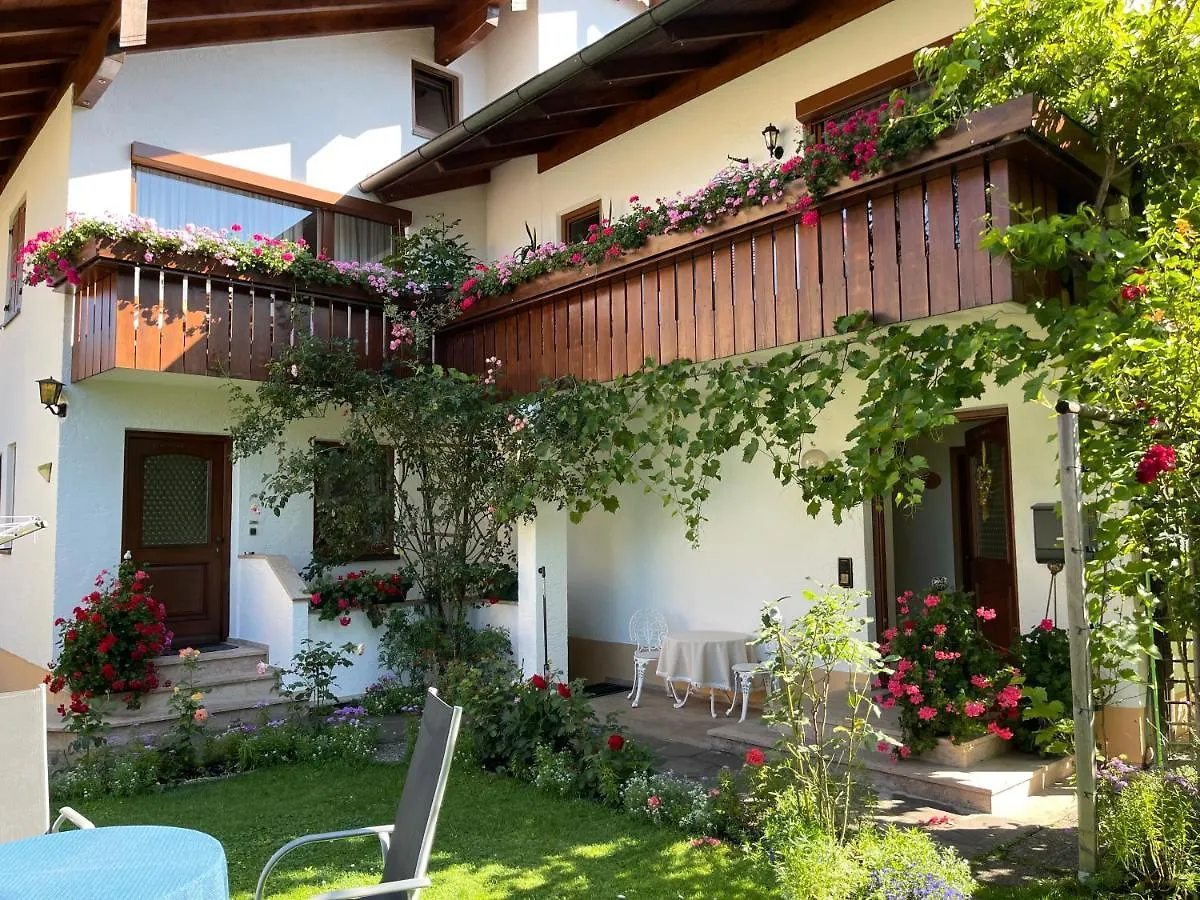 Daire Ferienwohnungen Gmeiner Bad Endorf Almanya